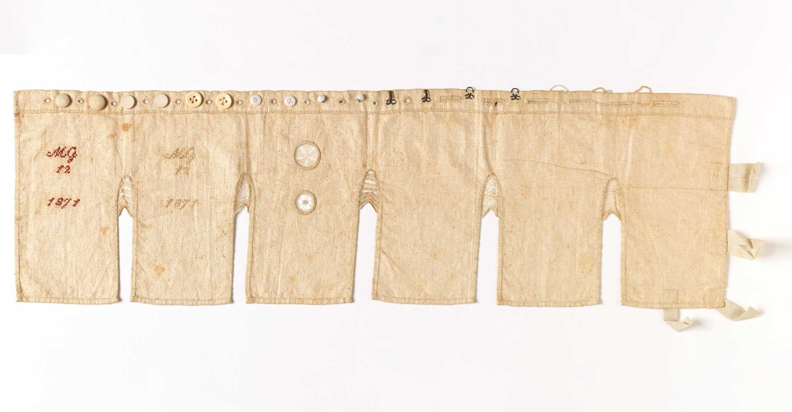 PieceWork Winter 2021: Needlework, All Buttoned Up Primary Image