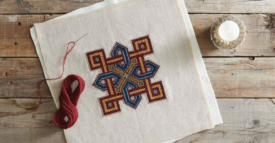 An Icelandic Endless Knot Design to Stitch Image