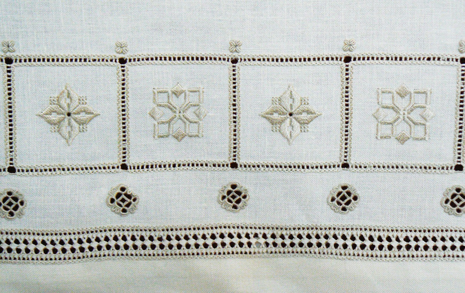 Punto Antico: Classic Italian Embroidery Primary Image