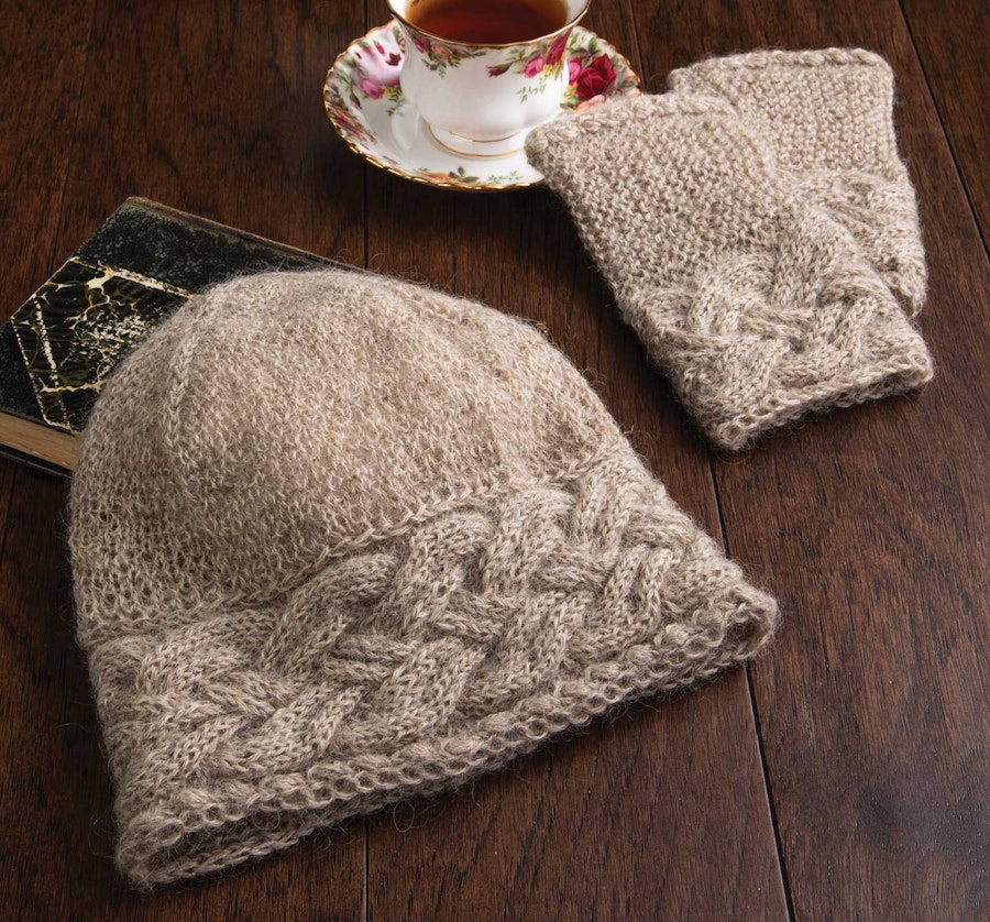 Leicester Hat and Mitts Image