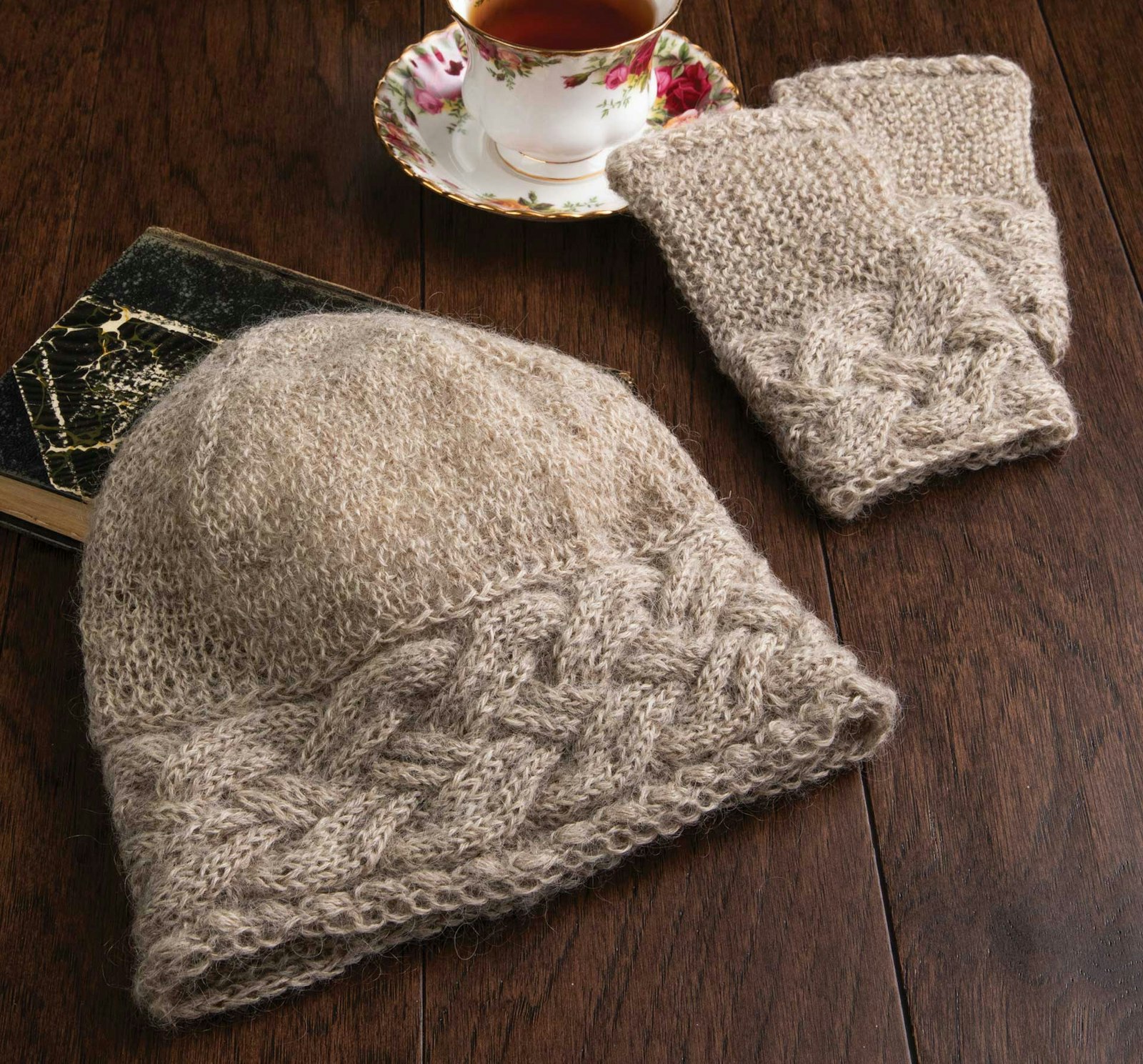 Leicester Hat and Mitts Primary Image