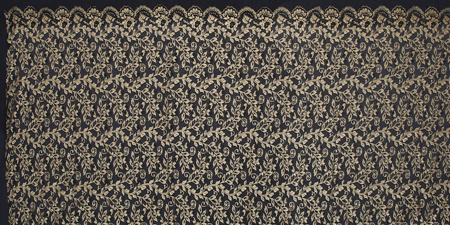 Chantilly Lace in India Image