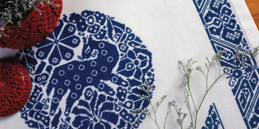 The Blue-and-White Embroidery of China Image