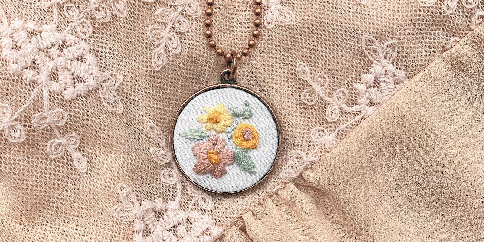 Pretty Posy Pendant Primary Image