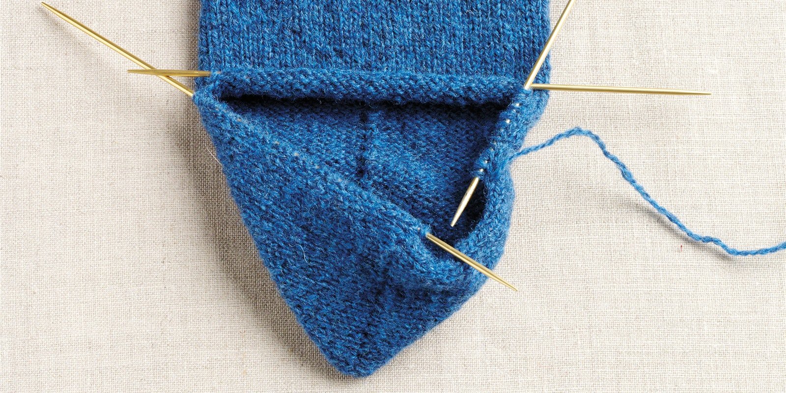 Re-Creating Knitted Stockings with a Common Heel Primary Image