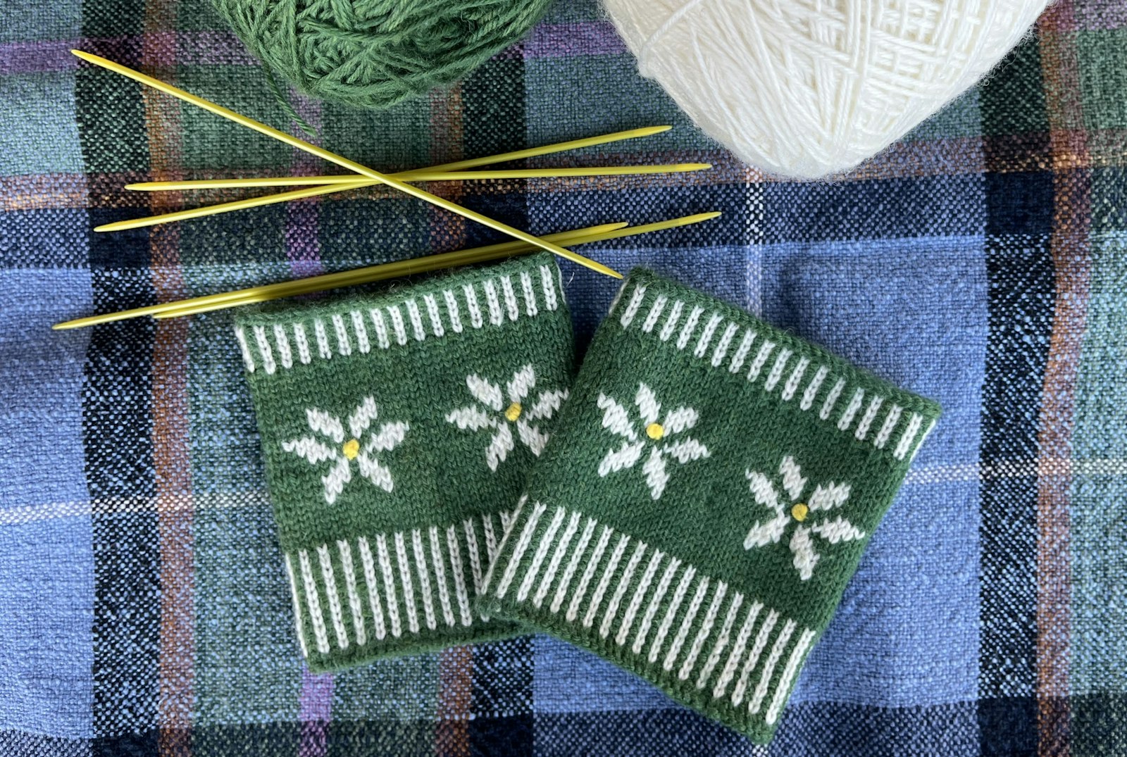 In Bloom: A Pattern for Knitted Cuffs Inspired by Paperwhites Primary Image