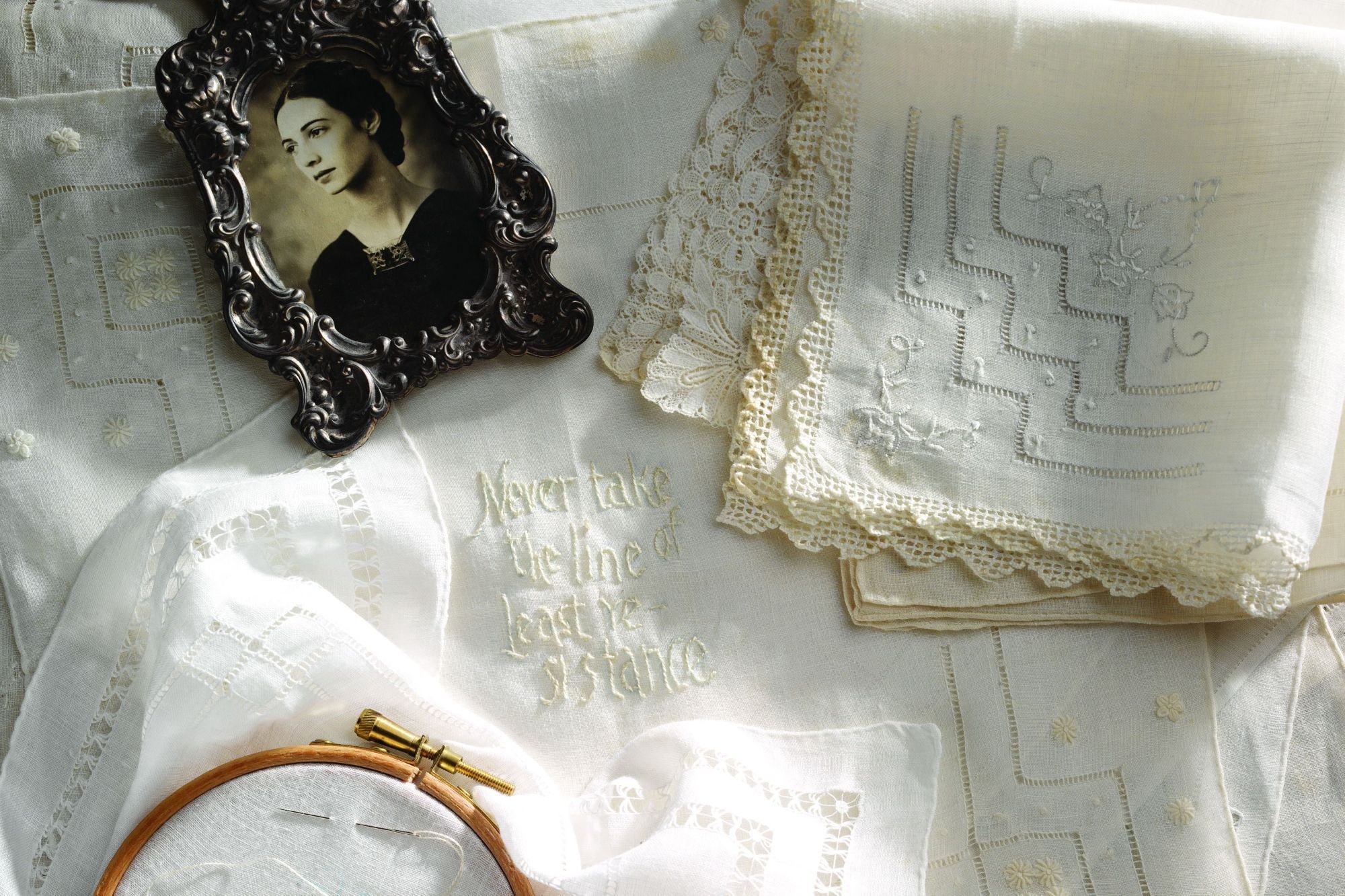 Stitching a Tribute and a Memory Image