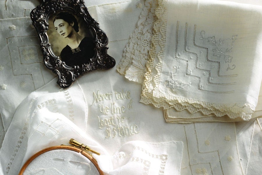 Stitching a Tribute and a Memory Image