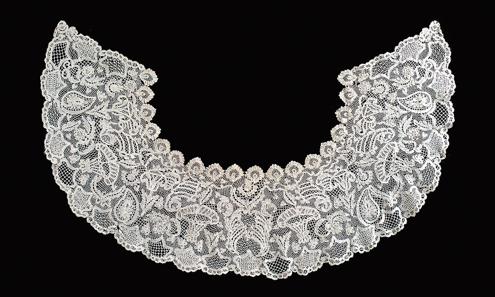 Honiton Lace: One of England’s Loveliest Laces Primary Image