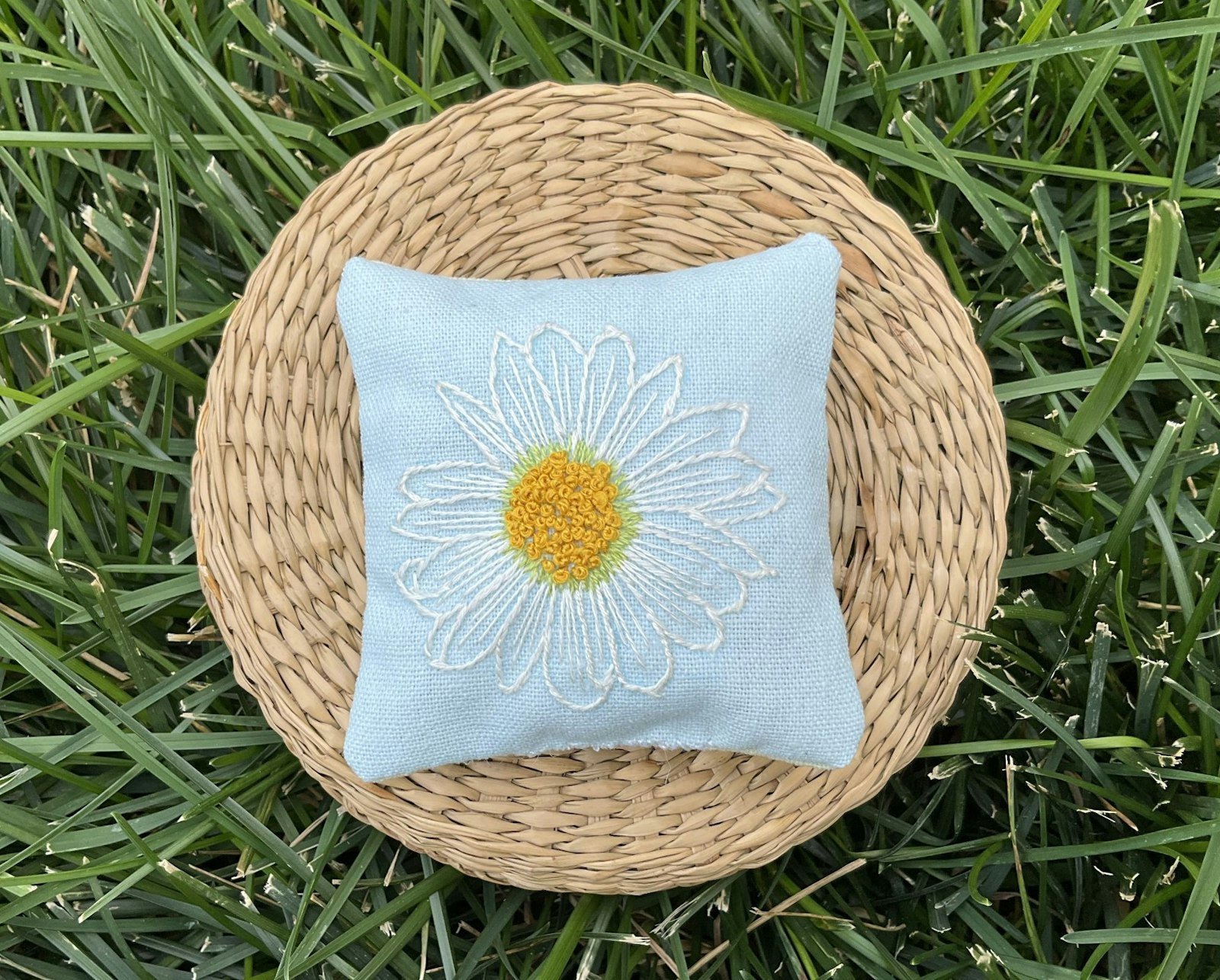 Daisies for Her: A Sachet to Stitch Primary Image
